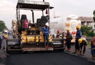 TINGKATKAN KUALITAS PERKERASAN JALAN, PT JASAMARGA TOLLROAD MAINTENANCE LAKSANAKAN PEKERJAAN PEMELIHARAAN DI RUAS TOL SEMARANG