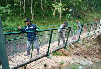 Pembangunan Jembatan Gantung Kalisat Desa Pagutan Capai Proges 75 Persen