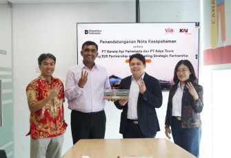 PT Kereta Api Pariwisata (KAI Wisata) menjalin kerja sama strategis dengan PT Adya Tours (Via Indonesia)