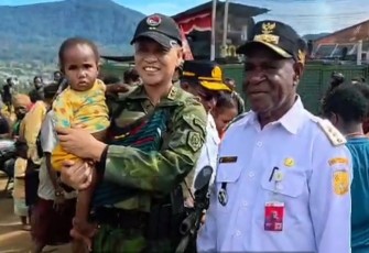 Komando Operasi (Koops) TNI Habema, melaksanakan kegiatan bakti sosial berupa pembagian sembako, pelayanan kesehatan, serta pemberian makan bergizi gratis kepada masyarakat Distrik Gome, Kabupaten Puncak, Rabu (8/4/2026)