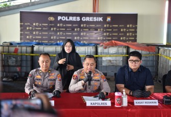 Polres Gresik Ungkap Penimbunan 17 Ribu Liter Solar Subsidi