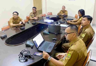 Pemerintah Kota Tanjungpinang melalui Bagian Perekonomian Sekretariat Daerah mengikuti Rapat Koordinasi Pembahasan Langkah Konkret Pengendalian Inflasi di daerah secara hybrid