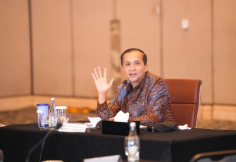 Menteri Transmigrasi M. Iftitah Sulaiman Suryanagara 