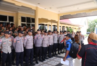 Polres Aceh Singkil Kawal Aksi Buruh di Kantor Bupati
