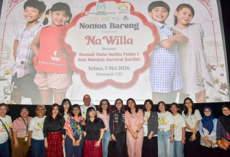 Wakil Menteri Ekonomi Kreatif, Irene Umar, menghadiri nonton bareng film Na Willa bersama Sekolah Rakyat Kartini dan Yayasan Rumah Ceria Setu di Metropole, Jakarta, Selasa (5/5/2026)