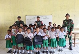 Pos Ailala Tanamkan Semangat Belajar dan Cinta Tanah Air kepada Siswa SDK Ailala