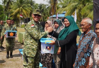 Kaster TNI Letjen TNI Bambang Trisnohadi memimpin kegiatan bakti sosial dan bakti kesehatan dalam rangka Latihan Terintegrasi TNI 2026 di Kampung Kebun Nyiur, Kecamatan Dabo Singkep, Kabupaten Lingga, Kepulauan Riau, Rabu (5/8/2026).