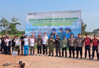 Penanaman 600 bibit pohon bersama PT Pelindo (Persero) Regional I Tanjung Balai Karimun, yang diselenggarakan pada Jumat (14/8) pagi.