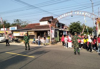 Babinsa Koramil 0801/11 Donorojo Terjun Amankan Pengamanan Route
