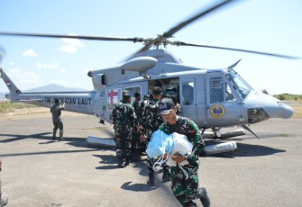 TNI Kerahkan 1.265 Personel dan Salurkan 188 Ton Bantuan Untuk Korban Gempa NTT