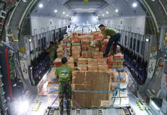 Distribusi bantuan melalui jalur udara pada hari keenam belas mencapai 21,065 ton menggunakan pesawat TNI AU.