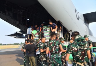 Pesawat TNI AU membawa bantuan untuk masyarakat terdampak gempa NTT. Hingga Kamis (3/9/2026), total bantuan TNI mencapai 1.080,013 ton melalui jalur darat, laut, dan udara.