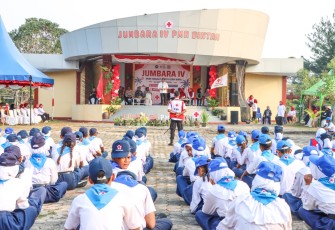 upati Bintan Roby Kurniawan saat membuka secara resmi Jumbara Palang Merah Remaja (PMR) IV Tingkat Madya dan Wira se-Kabupaten Bintan Tahun 2026 di Pantai Dugong, Jumat (4/9/2026). Sebanyak 190 peserta mengikuti kegiatan yang mengusung tema “Bersatu dalam Kemanusiaan”.