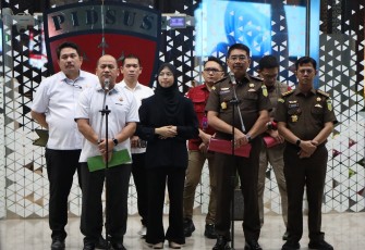 Jumpa pers Kejaksaan Agung terkait perkembangan penanganan perkara dugaan tindak pidana korupsi dalam tata kelola program Makan Bergizi Gratis (MBG) pada Badan Gizi Nasional (BGN) tahun 2025–2026. Dalam penyidikan perkara tersebut, Tim Penyidik JAM PIDSUS memeriksa tiga orang saksi pada Kamis, 17 September 2026.