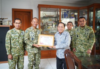 Kedatangan Pa Sahli Tk. III Bid. Komsos Panglima TNI disambut hangat oleh Jenderal TNI (Purn) Endriartono Sutarto.