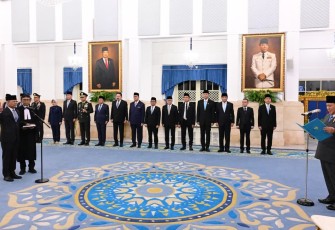 Presiden Prabowo Subianto melantik Suahasil Nazara sebagai Menteri Keuangan Kabinet Merah Putih di Istana Negara, Jakarta, pada Senin, 14 September 2026