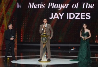 Jay Idzes saat memberikan sambutan usai menerima trophy pemain terbaik PSSI Award 2026, di Jakarta, Sabtu (28/3)