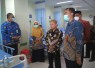 Ketua Pimpinan Wilayah Muhammadiyah (PWM) Jawa Tengah, KH Tafsir, saat meninjau ruangan unit pelayanan dialisis Rumah Sakit PKU Muhammadiyah Karanganyar, Selasa (29/11/2022).
