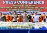 Kapolda Riau Irjen Moh Iqbal didampingi Dir Narkoba, Dir Intelkam, Kabid Humas, Kabid Propam dan Kapolres Dumai pada konferensi pers yang digelar dihalaman mapolda Riau pada Senin sore (19/9/2022).