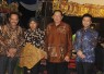 Presiden RI keenam, Susilo Bambang Yudhoyono didampingi Wakil Gubernur Emil Elestianto Dardak (kanan).