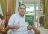  Bupati Blora Arief Rohman bersama Ahmad Adirin menunjukkan buku berjudul 'Mas Arief dari Santri Menjadi Bupati'
