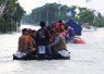 Kepala Badan Nasional Penanggulangan Bencana (BNPB) Letjen TNI Suharyanto S.Sos., M.M meninjau secara langsung lokasi tanggul jebol yang menyebabkan banjir bandang di Kabupaten Demak, Jawa Tengah pada, Senin (12/2)