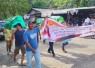 Warga Brohol saat menggelar aksi demonstrasi di depan kantor PT EMHA