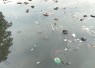 Penampakan sampah di permukaan Situ Bahar Cilodong Kota Depok 