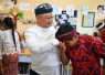 Saat berada di dalam kelas, Menteri Mu’ti berinteraksi langsung dengan murid-murid kelas 4 melalui pembelajaran Bahasa Indonesia.