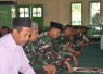 Shalat jumat bersama warga