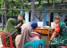 Tim Wasev Strenad TNI berdialog dengan warga