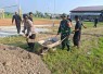Goyong royong bersama warga desa binaan