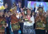 Menag Nasaruddin Umar menyerahkan piala