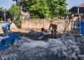 Gotong royong pasang paving blok