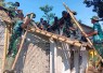 Pembongkaran rumah ibu Ety di dusun Lembenah