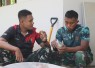 Momen sederhanan anggota satgas TMMD ke-129 Kodim 0821/Lumajang
