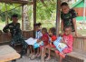 Canda tawa bersama anak-anak di Kampung Sesor
