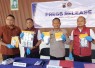 Petugas menunjukkan barang bukti sabu dan ribuan butir obat keras saat konferensi pers di Aula Jananuraga Polres Karanganyar, Rabu (13/5/2026), sebagai hasil operasi pemberantasan narkoba selama sepuluh hari terakhir
