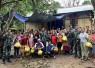 Yonarmed 12 Kostrad Berbagi di Perbatasan