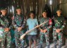 Yonarmed 12 Kostrad Terima Penyerahan Senjata Api dari Warga Perbatasan