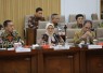Direktur Utama PT Telkom Indonesia (Persero) Tbk Dian Siswarini dalam rapat kerja bersama Komisi VI DPR RI di Kompleks Parlemen, Jakarta, Rabu (24/6/2026)