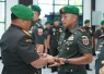 Komandan Korem 143/Halu Oleo Brigjen TNI R. Wahyu Sugiarto, S.I.P.,M.Han memimpin upacara Serah Terima Jabatan (Sertijab) Komandan Kodim 1413/Buton dan tradisi satuan Korem 143/HO di Balai Prajurit korem 143/Halu Oleo