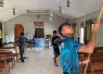 Yonarmed 12 Kostrad Bersama Masyarakat Gotong Royong Bersihkan Gereja Rehobot di Perbatasan