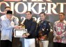 Menteri Desa dan Pembangunan Daerah Tertinggal (Mendes PDT) Yandri Susanto menghadiri Radar Mojokerto Awards 2026 di Kota Mojokerto, Selasa (7/7/2026) malam