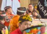 Menteri Ekonomi Kreatif/Kepala Badan Ekonomi Kreatif (Ekraf), Teuku Riefky Harsya (kanan) berbincang dengan Gubernur Kalimantan Utara (kiri) saat menerima audiensi di Kantor Kementerian Ekonomi Kreatif, Jakarta, Selasa (21/7/2026)