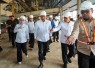 Menkop Ferry Juliantono saat meninjau pabrik CPO di Musi Banyuasin, Sumsel, Rabu (12/8)