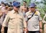 Mendagri Tito Karnavian mendampingi presiden Prabowo meninjau penanganan karhutla di Kabupaten Kubu Raya, Kalbar, Sabtu (22/8)