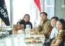 Wakil Menteri Ekonomi Kreatif / Wakil kepala Badan Ekonomi Kreatif Irene Umar (kiri) saat beraudensi UOB di Gedung Autograph, Jakarta, Senin (1/9/2026).