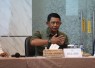 Kepala BNPB Letjen TNI Dr. Suharyanto, S.Sos., M.M., saat memimpin rapat koordinasi teknis penanganan karhutla di Provinsi Jambi yang berlangsung di ruang rapat Bandara Sultan Thaha Saifuddin, Kota Jambi