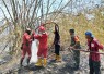 Babinsa dan Damkar Berjibaku Jinakkan Api di Lahan Bambu Nglames